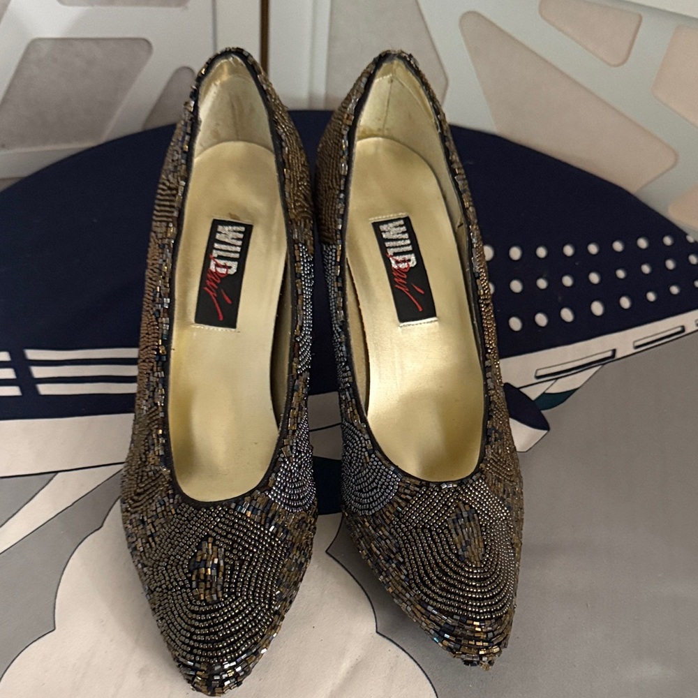Wild Diva Women's Black and Gold Patterned Heels